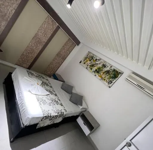 Habitacion De Hotel Dentro De Centro Comercial Con Frisby