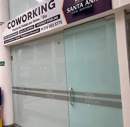 Habitacion De Hotel Dentro De Centro Comercial Con Frisby