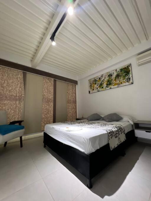 Habitacion De Dentro De Centro Comercial Con Frisby Apartment