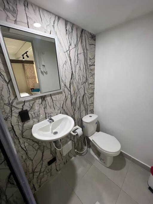 Apartment Habitacion De Dentro De Centro Comercial Con Frisby *